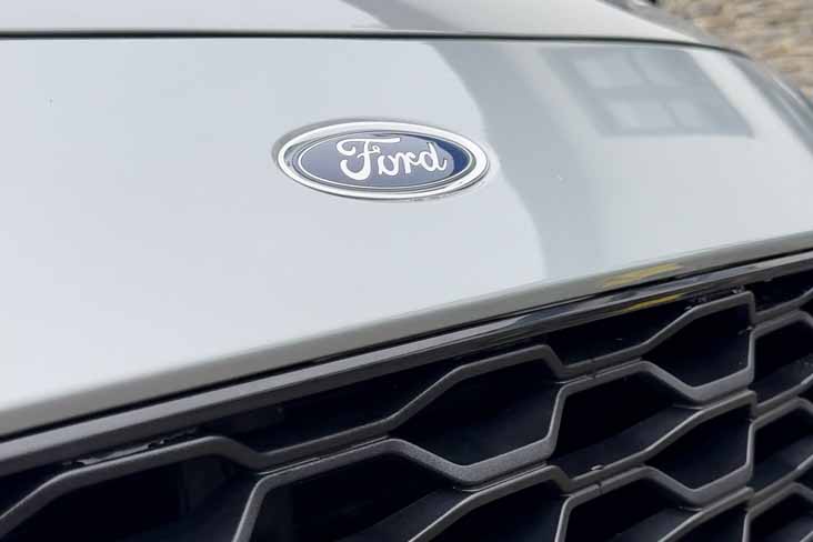 Ford Kuga signature detail