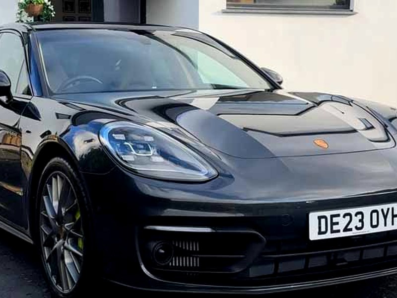 Porsche Panamera showroom detail result